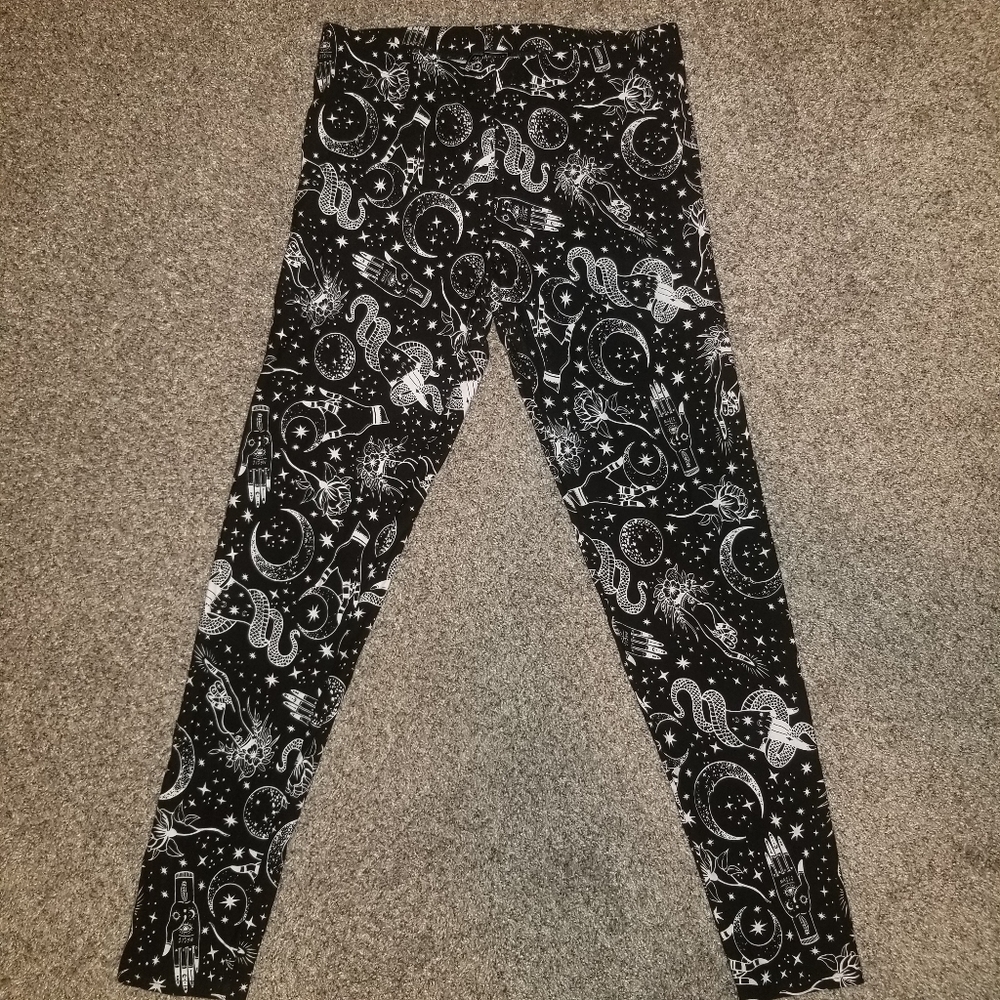 Hot Topic Occult Leggings